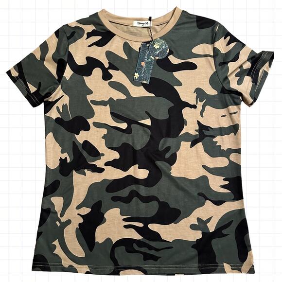 Blooming Jolly Boutique‎ Camo Print Tee Top Blouse Medium NWT - Picture 1 of 4